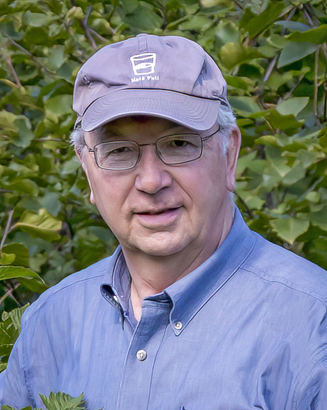 Headshot image of Chuck Maas by Robyn Maas.